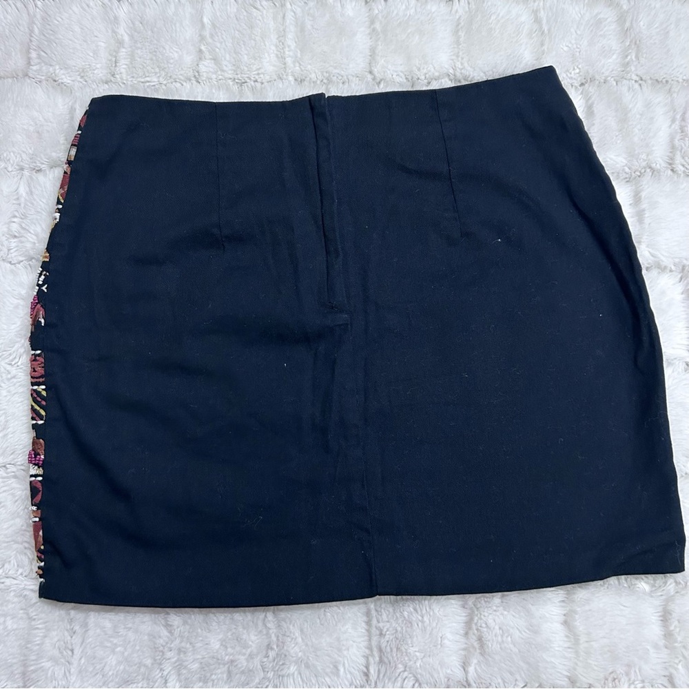 H&M Women's Black Embroidered and Beaded Skirt, Lined,‎ Size 8 - Picture 2 of 5